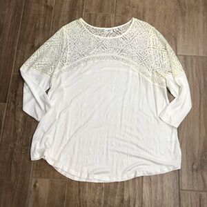 Women’s Cato white/cream colored top with lace size 18/20W